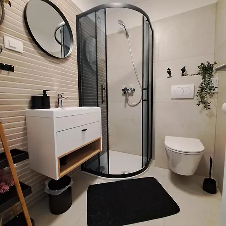 Apartment Center New 300 Meters From The Sea *